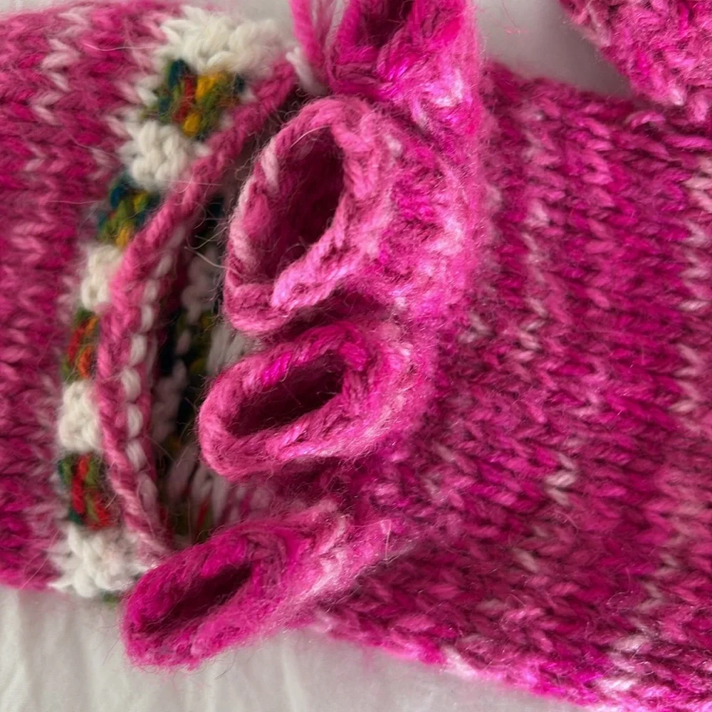KNIT GLOVES THAT BECOME FINGERLESS